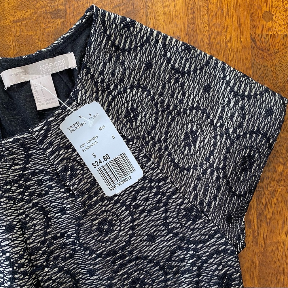 F21 Contemporary Peplum Top - Picture 3 of 6